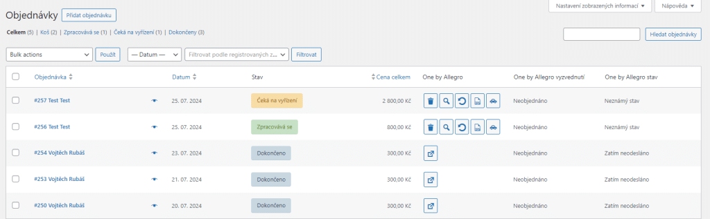 Přehled objednávek nabízí sloupec pro rychlé akce (One by Allegro), datum a čas objednaného svozu (One by Allegro vyzvednutí) a stav zásilky v přepravě (One by Allegro stav)